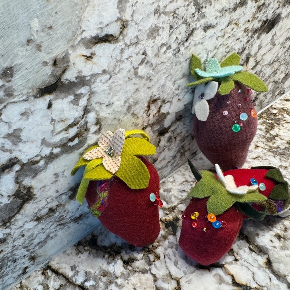 Strawberry Pincushion-New and handmade - Picture 2 of 3